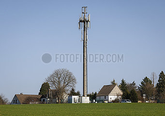 Mobilfunkmast auf dem Land  Hagen  Nordrhein-Westfalen  Deutschland