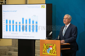 Bayerns Innenminister stellt die Polizeiliche Kriminalitätsstatistik vor