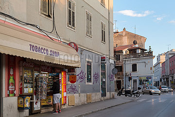 Kroatien  Pula - Kiosk im Zentrum