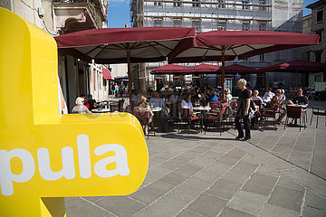 Kroatien  Pula - Cafe am am Forum  der zentrale Platz der Stadt
