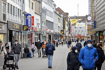 Lockdown  wenige Passanten in der Innenstadt  Dueren  Nordrhein-Westfalen  Deutschland