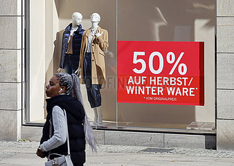 Abverkauf beim Einzelhandel in der Coronakrise  Essen  Nordrhein-Westfalen  Deutschland