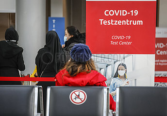 Corona Schnelltest  Flughafen  Duesseldorf  Nordrhein-Westfalen  Deutschland