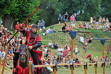 Nykoeping  Pferd und Reiter bei einem Ritterturnier