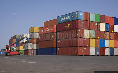 Duisburger Hafen  Container am Containerterminal  Duisport  Ruhrgebiet  Nordrhein-Westfalen  Deutschland  Europa