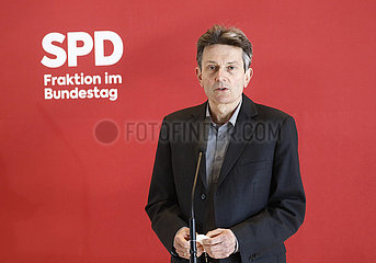 Rolf Muetzenich - Pressestatement mit der Vorsitzende der SPD-Bundestagsfraktion  Deutscher Bundestag  Reichstagsgebaeude  13. April 2021