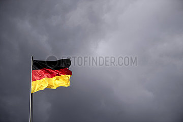 Deutschlandfahne Reichstag