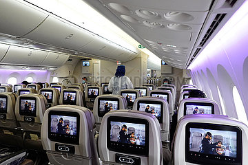 Frankfurt am Main  Deutschland  nur wenige Sitze sind waehrend der Coronapandemie in einer Flugzeugkabine besetzt