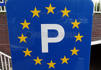 Berlin  Deutschland  Parkplatzschild der Europaeischen Union