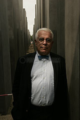 Architect Peter Eisenman stands at Holocaust Memorial