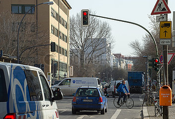 Berlin  Deutschland - Strassenverkehr in Berlin-Mitte