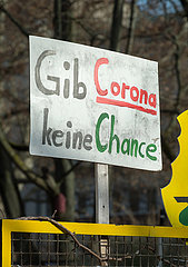 Berlin  Deutschland - Transparent fuer den Kampf gegen Corona