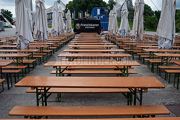 Muenchen  Germany  Leere Baenke und Tische in einem Biergarten im Olympiapark
