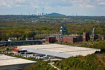 Industrielandschaft im Ruhrgebiet  Logistik Gewerbeansiedlung  Zeche Ewald in Herten  Uniper Kraftwerk Scholven in Gelsenkirchen  Ruhrgebiet  Nordrhein-Westfalen  Deutschland  Europa