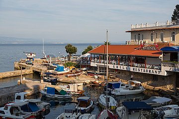 Kroatien  Lovran - Grill-Restaurant an einem Yacht- und Fischerhafen an der Adria (Kvarner Bucht)