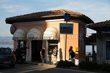 Kroatien  Lovran - Cafe an der Adria (Kvarner Bucht)