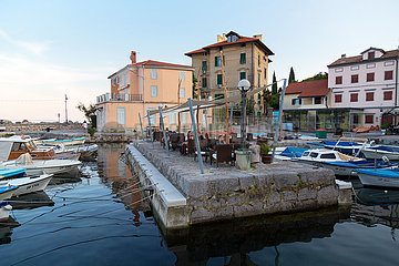 Kroatien  Volosko - Restaurant im Hafen des Fischerdorfs Volosko an der Adria (Kvarner Bucht)