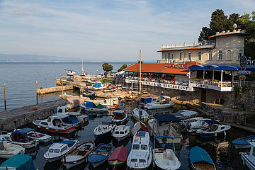 Kroatien  Lovran - Grill-Restaurant an einem Yacht- und Fischerhafen an der Adria (Kvarner Bucht)