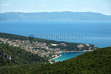 Kroatien  Labin - das malerische  altertuemliche Bergstaedtchen Labin  Blick Richtung Kvarner Bucht