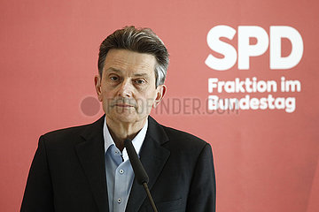 Pressekonferenz vor Beginn der Sitzung der SPD-Bundestagsfraktion  Bundestag