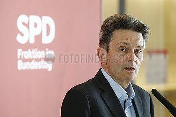 Pressekonferenz vor Beginn der Sitzung der SPD-Bundestagsfraktion  Bundestag