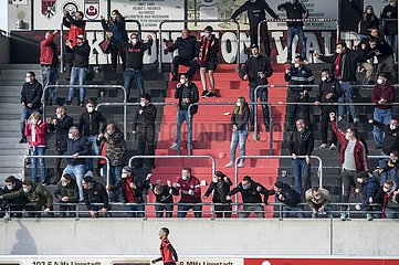 jubelnde Fans des SV Lippstadt