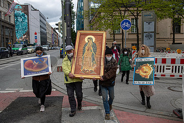 Abtreibungsgegner halten Gebetsvigil durch München