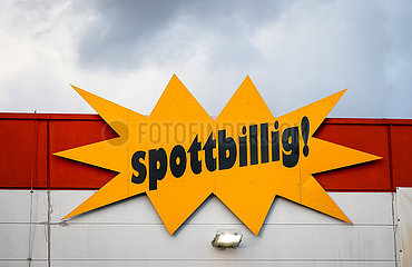 spottbillig  Sonderpostenmarkt  Muelheim  Nordrhein-Westfalen  Deutschland
