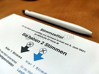 Stimmzettel fuer Landtagswahl in Sachsen-Anhalt am 06.06.2021