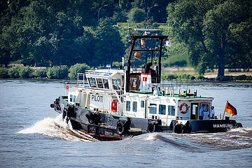Pilot Lotsenboot auf der Elbe