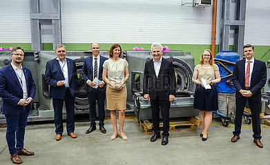 NEA baut Kompressoranlagen zur Verdichtung von H2  Wirtschaftsminister Andreas Pinkwart besucht das Unternehmen  Uebach-Palenberg  Nordrhein-Westfalen  Deutschland
