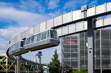 SkyTrain  Kabinenbahn am Flughafen Duesseldorf  Nordrhein-Westfalen  Deutschland