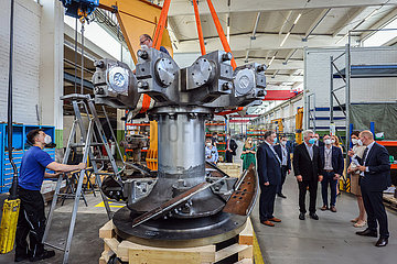 NEA baut Kompressoranlagen zur Verdichtung von H2  Wirtschaftsminister Andreas Pinkwart besucht das Unternehmen  Uebach-Palenberg  Nordrhein-Westfalen  Deutschland