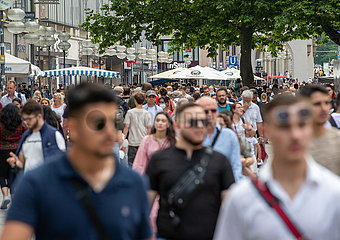 Wirtschaftswachstum? Volle Fußgängerzone in München