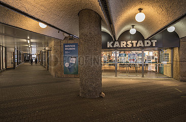 Eingang Galeria Karstadt  Nuernberg  31. Mai 2021