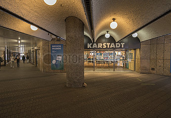 Eingang Galeria Karstadt  Nuernberg  31. Mai 2021