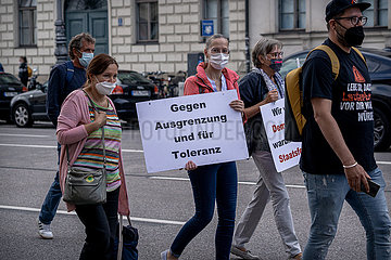 Querdenker demonstrieren in München