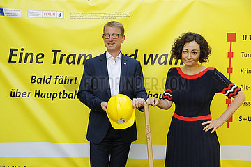 erster Spatenstich: Praesentation neuer Strassenbahnlinien durch den Stadtteil Moabit  11. August 2021  Berlin