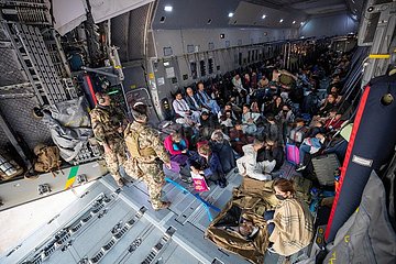 Menschen aus dem 2. Afghanistan-Evakuierungsflug am 17.08.2021