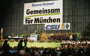 Muenchener OB Wahlkampf 1984 mit Bundeskanzler Kohl