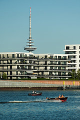Deutschland  Bremen - Blick auf den modernen Stadtteil Ueberseestadt an der Weser