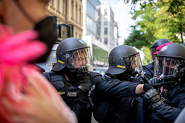 Polizeigewalt auf Demonstration gegen die IAA