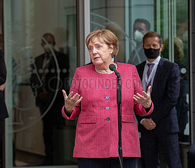 Bundeskanzlerin Merkel und Ministerpräsident Söder besuchen das Max-Planck-Institut für Quantenoptik in München
