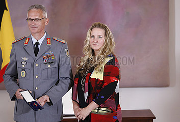 Verleihung des Verdienstkreuzes 1. Klasse des Verdienstordens der Bundesrepublik Deutschland an Brigadegeneral Jens Arlt  Schloss Bellevue