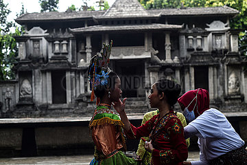 Indonesien-Süd-Tangerang-traditionelle Tanzleistung