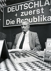 Franz Schoenhuber  bei Kundgebung der Republikaner  Muenchen 1988