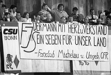 Strauß-Fans beim Politischer Aschermittwoch der CSU  Passau  Februar 1988