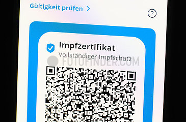 Deutschland  Bremen - die CovPass-app auf smartfone als Impfnachweis