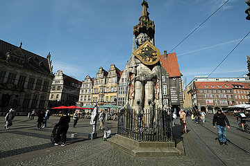 Deutschland  Bremen - Der Roland  ein Wahrzeichen der Hansestadt auf dem Marktplatz