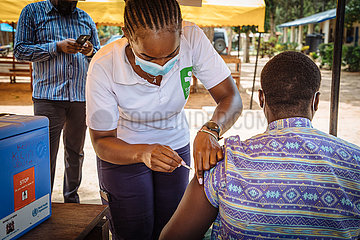 German Doctors in Kenia - Covid-19 Vaccination